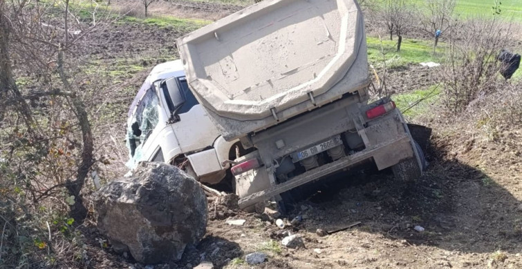 Bursa'da Tır ve Otomobil Çarpışması: 1 Ölü, 1 Yaralı