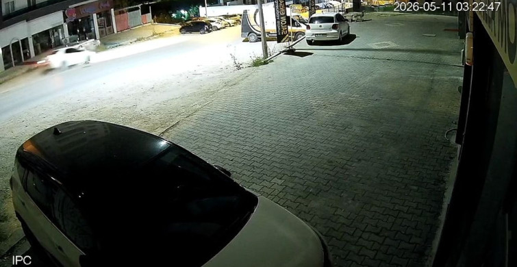 Bursa'da Uyku Halindeki Sürücü Park Halindeki Araçlara Çarptı