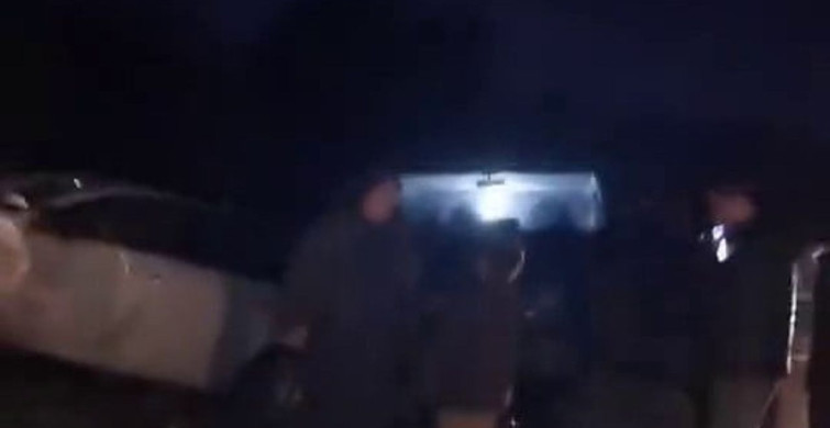 Bursa'da Yamaçtan Düşen Kayalar Araçlara Zarar Verdi