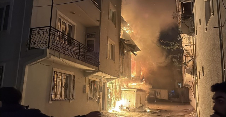 Bursa'da Yangın Paniği: Hacivat Mahallesi'nde İki Bina Alev Alev Yandı
