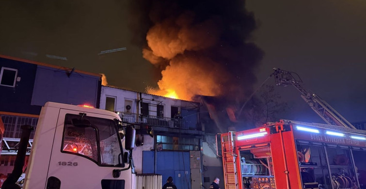 Bursa'da Yangın Paniği: Plastik Kalıp Atölyesi Alev Alev