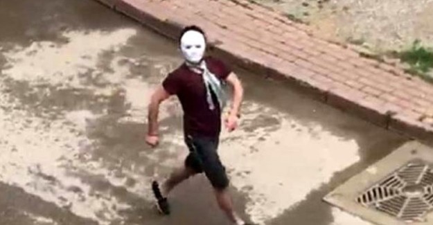 Bursa'da Yasağa Rağmen Sokağa Çıkan Genç Maske Taktı