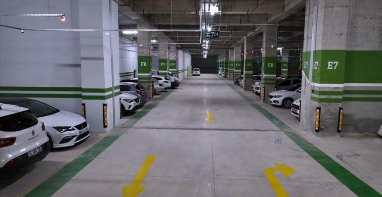 Bursa'da Yeni Yer Altı Otoparkı Hizmete Girdi