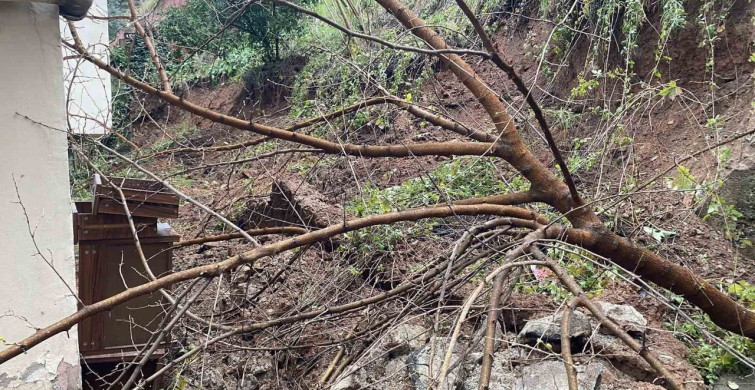 Bursa'da Yoğun Yağışlar Sonrası İstinad Duvarı Çöktü