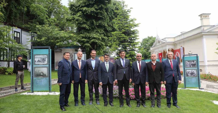 Bursa'da 'Zamanın Tanıkları' Sergisi Açıldı