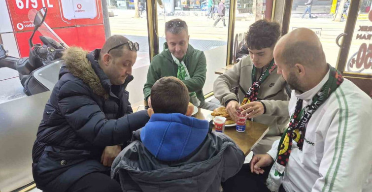 Bursaspor Taraftarından Eskişehir'de Coşkulu Karşılama