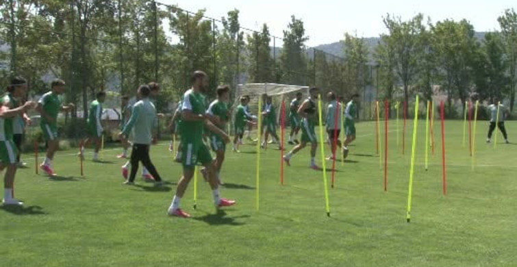 Bursaspor teknik direktörü mustafa er: hedefimiz süper lig’e çıkmak
