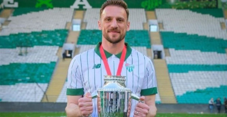 Bursaspor'da Anıl Atağ'ın sözleşmesi uzatıldı