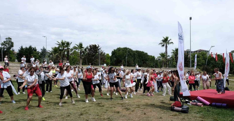 Büyükçekmece'de dünya yoga günü etkinliği ile yüzlerce kadın bir araya geldi