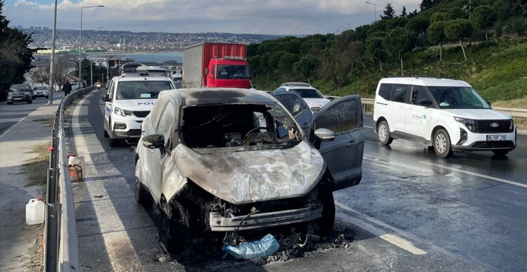 Büyükçekmece'de Seyir Halindeki Otomobil Yangını