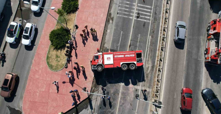 Büyükçekmece’de yangına müdahale eden itfaiye aracı devrildi, 2 personel yaralandı