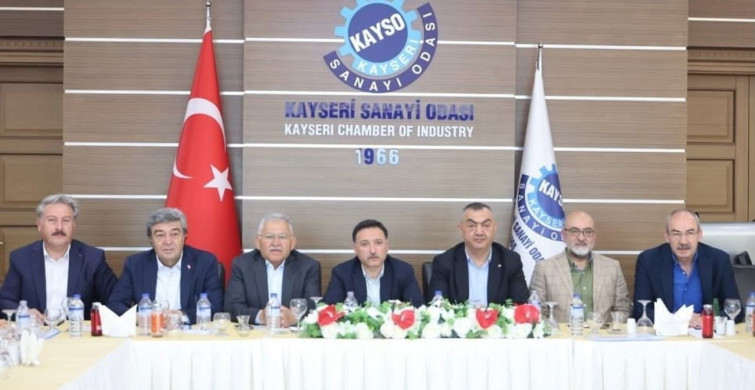 Büyükkılıç, Kayseri Sanayi Odası’nda istişare toplantısına katıldı