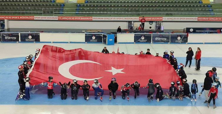 Buzda 15 Temmuz için anlamlı tören