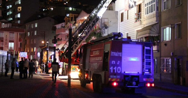 Buzdolabından Meydana Gelen Yangın Bina Sakinlerini Evlerinden Çıkarttı