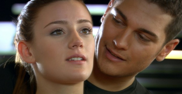 Çağatay Ulusoy Ve Gizem Karaca Hapis Cezasına Çarptırıldı