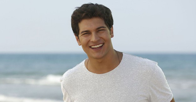 Çağatay Ulusoy'la Barışabilmek İçin Kapısında Yatmış