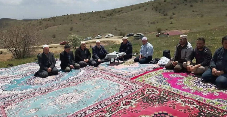 Çakırözü Köyü'nde Yoğun Katılımlı Şükür ve Yağmur Duası Etkinliği
