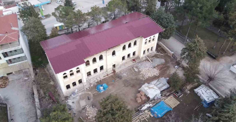 Çal Gazi Mektebi Restorasyonunda Kavga: 4 Yaralı