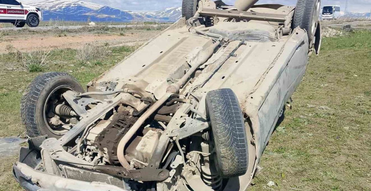 Çaldıran'da Otomobil Takla Attı: 2 Yaralı