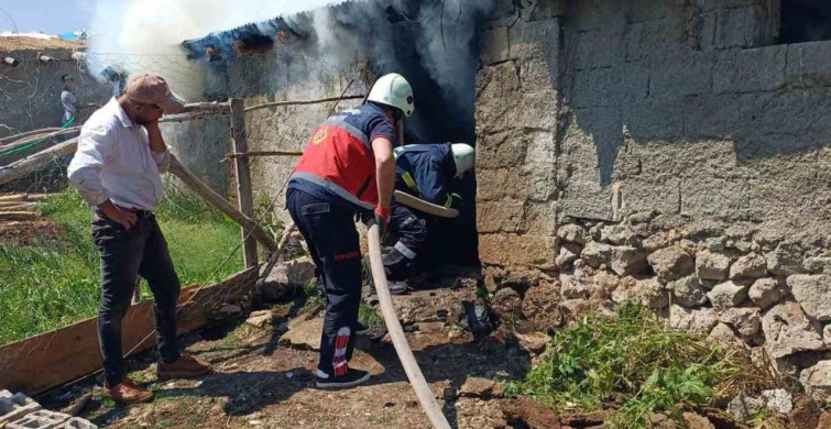 Çaldıran'da tandır evi ile kiler yangını