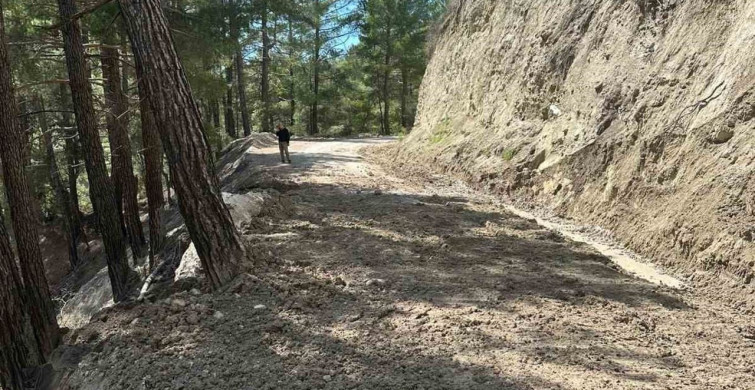 Çameli Belediyesi Heyelan Sonrası Yol Açma Çalışmalarını Sürdürüyor