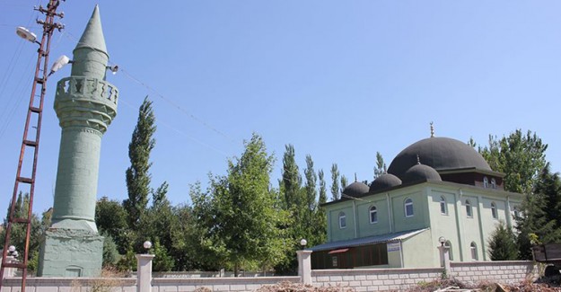 Cami İle Minare Birbirinden Ayrı