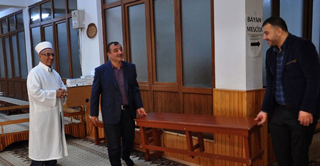 Camilerde Sabit Oturma Alanları Kaldırılıyor