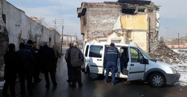 Camiye Gitmeyince Arkadaşları Şüphelendi, Evinde Ölü Bulundu