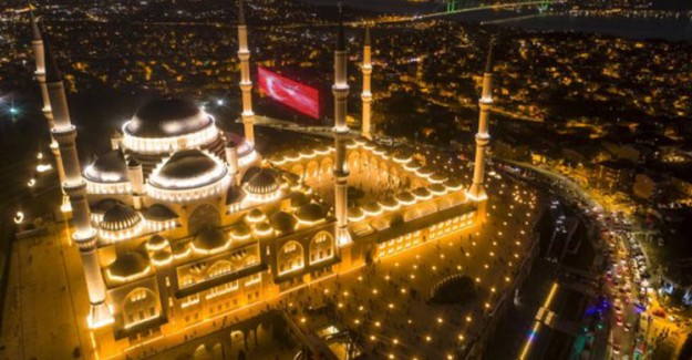 Çamlıca Cami Regaip Kandili'nde Doldu Taştı