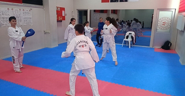 Çamlıca Kemal Unakıtan Spor Salonu'nda Taekwondo Heyecanı