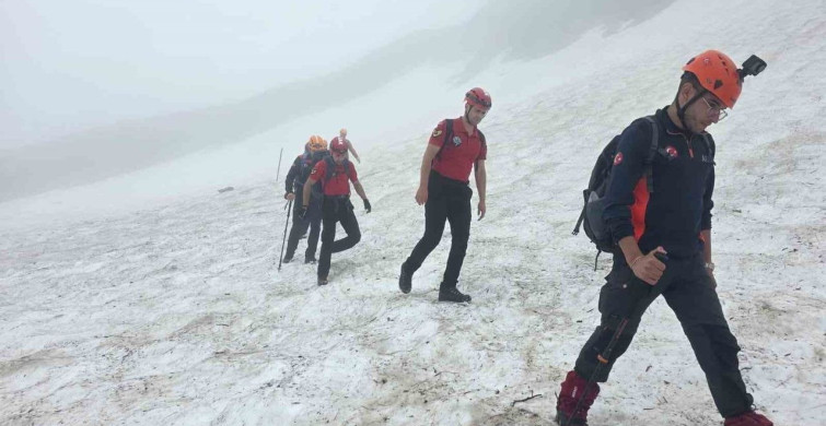 Çamlıhemşin'de doğa yürüyüşünde kaybolan üç turiste ulaşılması 10 saat sürdü