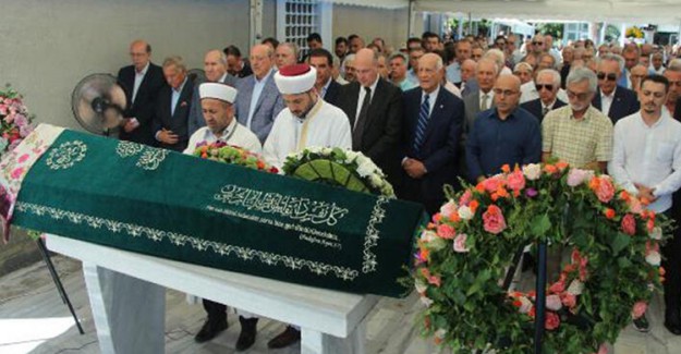 Can Kıraç'ın Eşi Toprağa Verildi