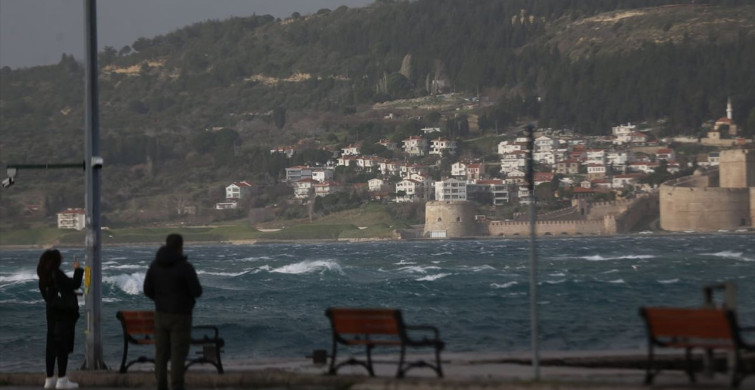 Çanakkale Boğazı'nda Feribot Seferleri Yeniden Başladı