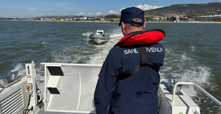 Çanakkale Boğazı'nda Sürüklenen Botun Yolcuları Kurtarıldı