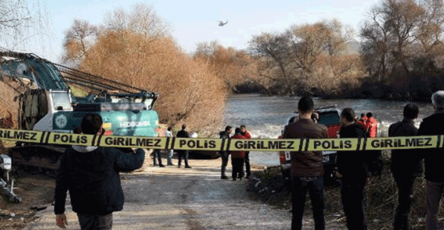 Çanakkale'de Araç ile Dereye Düşüp Kaybolan Dört Gençten Üçünün Cesedine Ulaşıldı