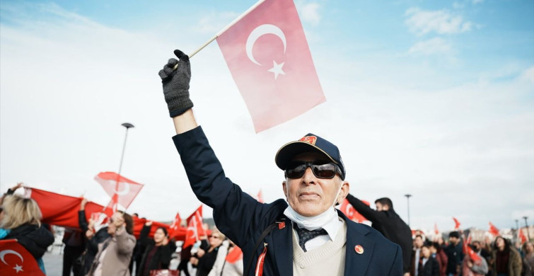 Çanakkale'de 'Bayrağa Saygı' Yürüyüşü