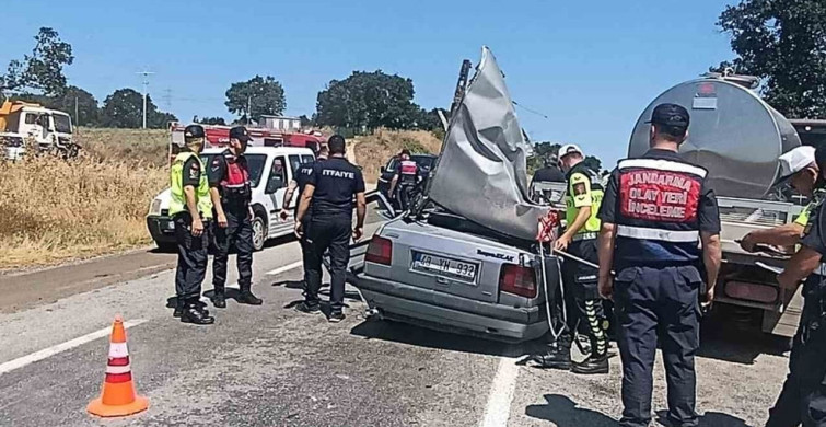Çanakkale'de kamyonete çarpan otomobilde ağır yaralanan çocuk hayatını kaybetti