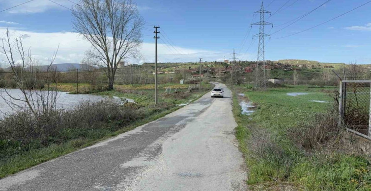 Çanakkale’de Taşkın Sonrası Köy Yolu Tekrar Ulaşıma Açıldı