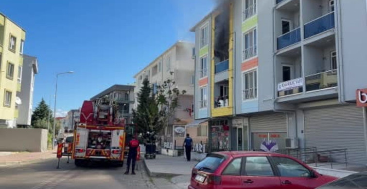 Çanakkale'de Yangın Faciası: Kadın İtfaiye Tarafından Kurtarıldı