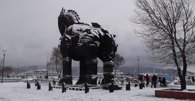 Çanakkale'nin İki İlçesinde Okullar Kar Yağışı Sebebiyle Tatil Edildi