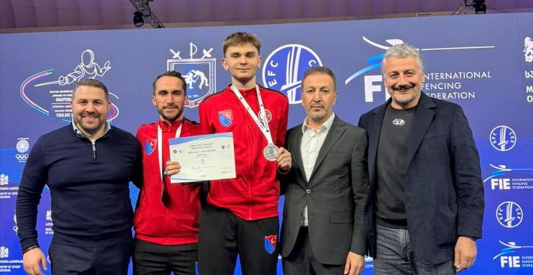 Candeniz Berrak Avrupa Yıldızlar Eskrim Şampiyonası'nda Gümüş Madalya Kazandı