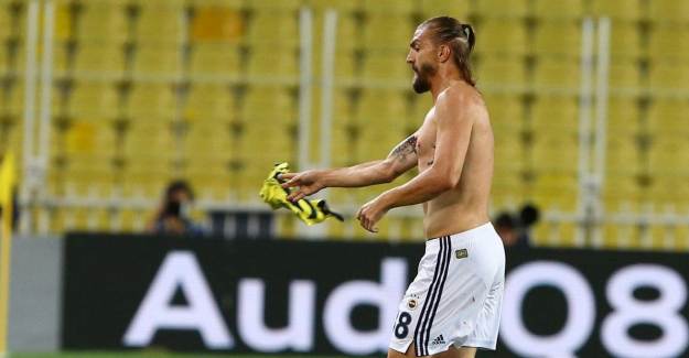 Caner Erkin Sinirlendi! Formasını Yere Fırlattı