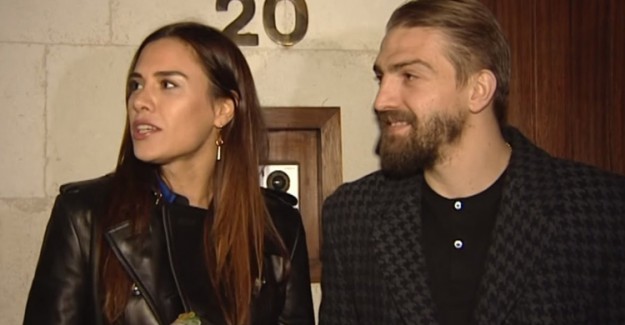 Caner Erkin Ve Şükran Ovalı Çiftinden Romantik Paylaşım
