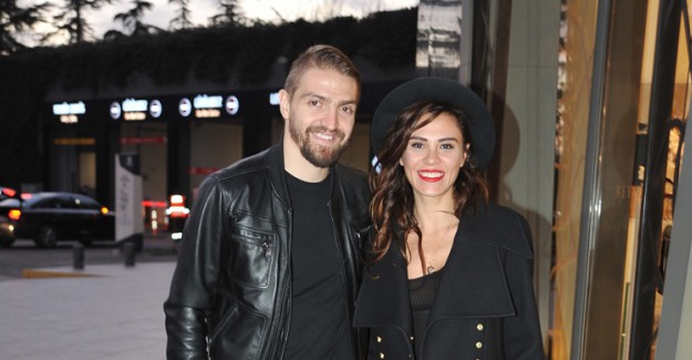 Caner Erkin Ve Şükran Ovalı'nın Bebeklerinin Adı Belli Oldu