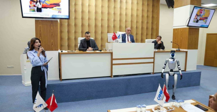 Canik'te İlk İnsansı Robot: CANİKMAN Meclis Toplantısında
