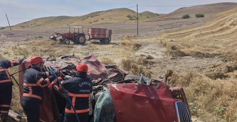 Çankırı'da hafif ticari araç ile otomobil çarpıştı: 3 ölü, 4 yaralı