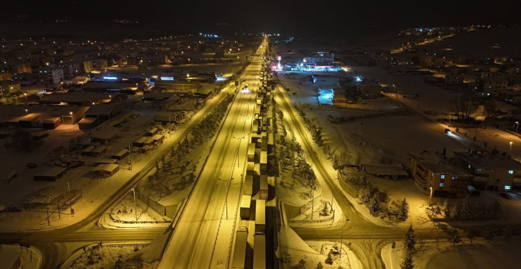 Çankırı'da Kar Sebebiyle Sürücüler Yolda Kaldı