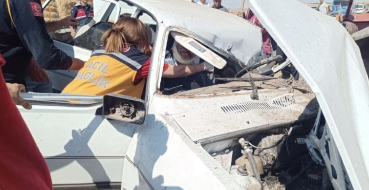 Çankırı'da otomobil park halindeki traktöre çarptı: 3 ölü, 1 yaralı