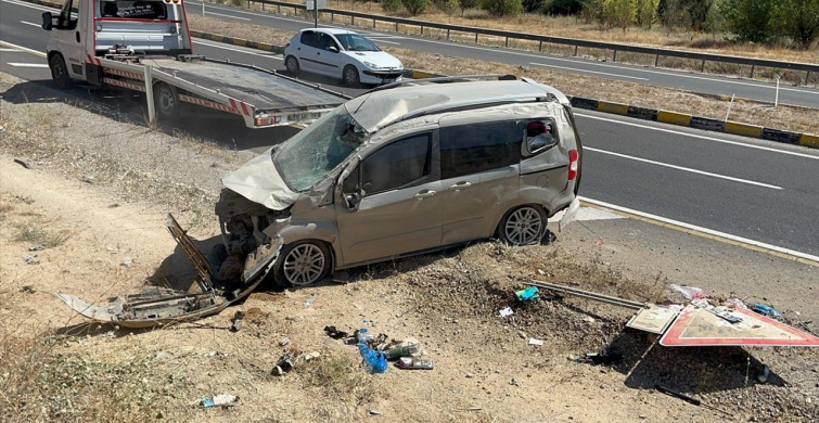 Çankırı'da Şarampole Devrilen Araçta 4 Yaralı