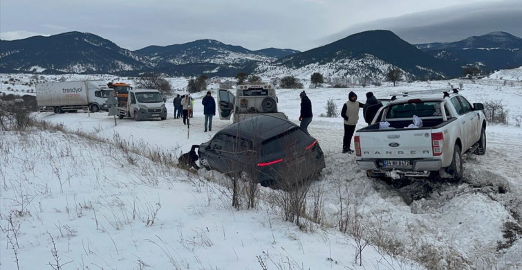Çankırı'nın Çerkeş İlçesinde Kar Nedeniyle Ulaşım Aksadı